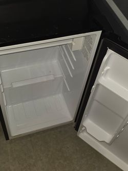 Frigidaire compact refrigerator