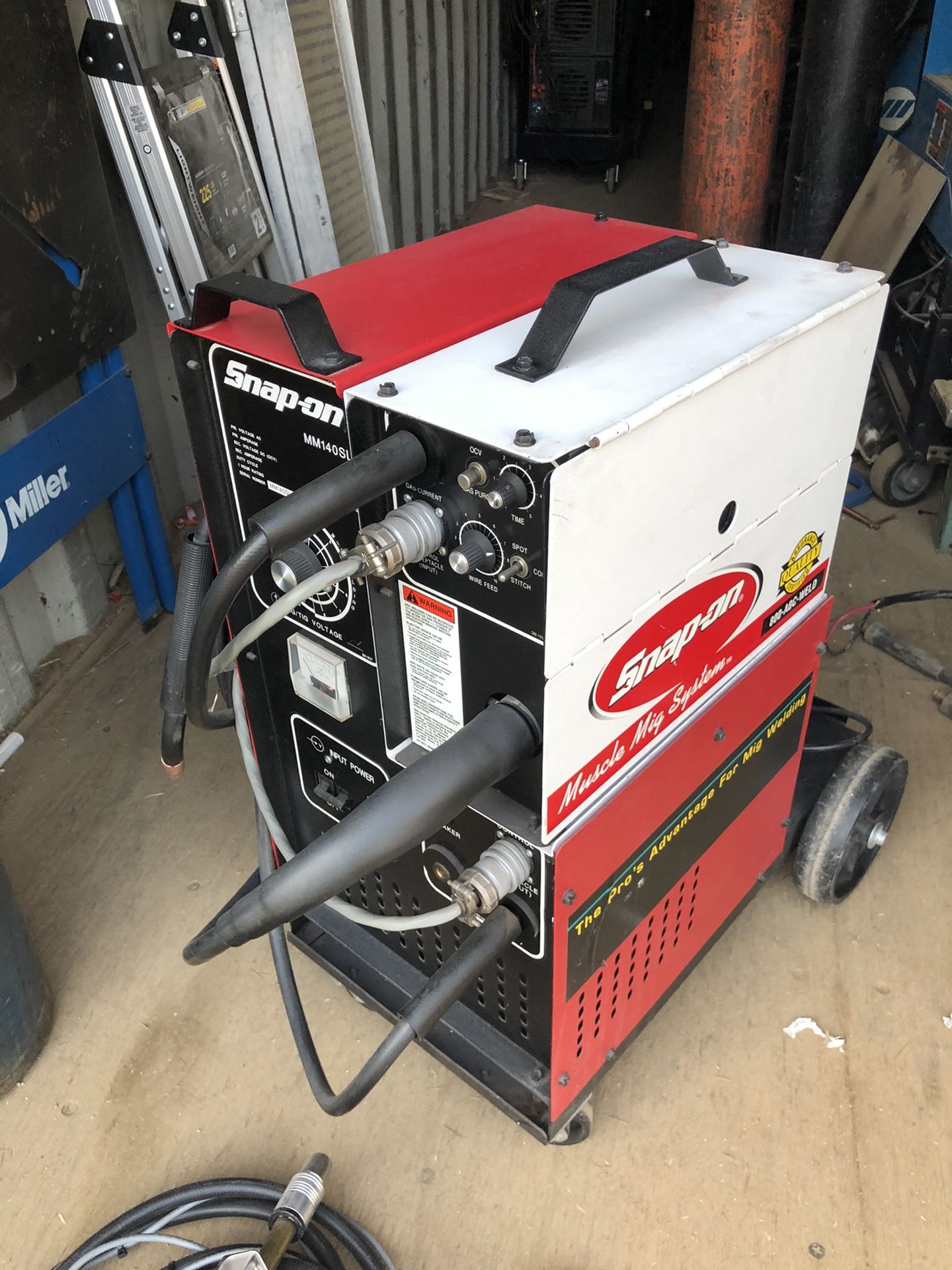 Snap-on Muscle Mig welder like new 110v spool gun