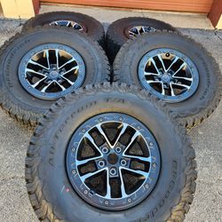 17" Jeep Wrangler Ricon Xtreme Beadlock Oem black machined Wheels And Tires 