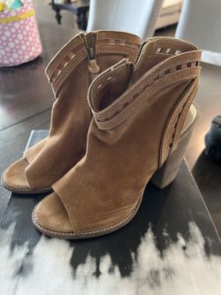 Women's size 10 leather shoes