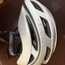 Giru Helmet