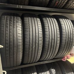 SET OF TIRE 235 65 18 PIRELLI 85% LIFE