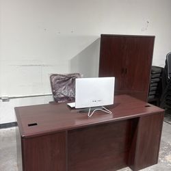 Office Desk  Brand New only $100
