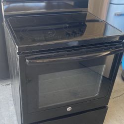 Ge Glass Top Electric Stove Black Color Excellent Conditions 