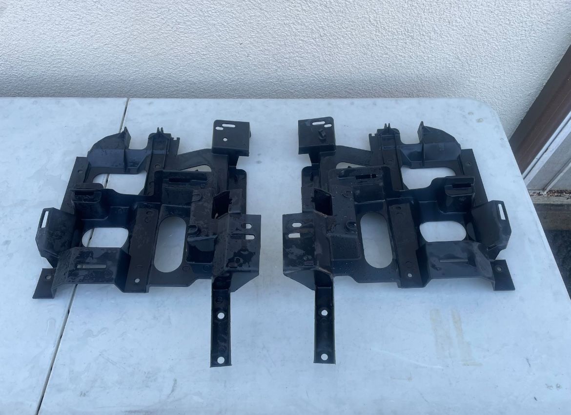 Chevy Silverado Avalanche Headlight Brackets
