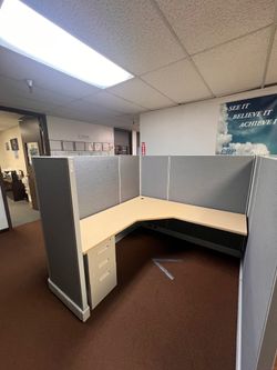 6’x6’ or 6’x8’ @ 62" TallHerman Miller A02 Silver and White