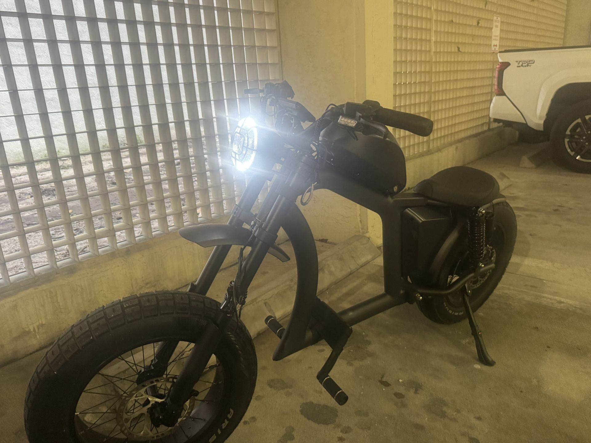 Electric Bike BIGNIU BGX Electric Bike – Up to 40 MPH Low Miles
