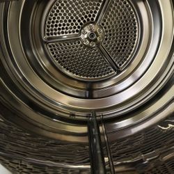 Almost NEW LG VEBTLESS DRYER 220V