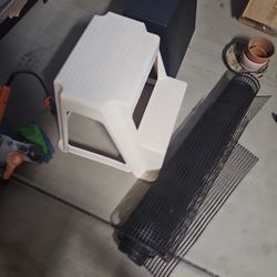 Lightweight to level step stool
