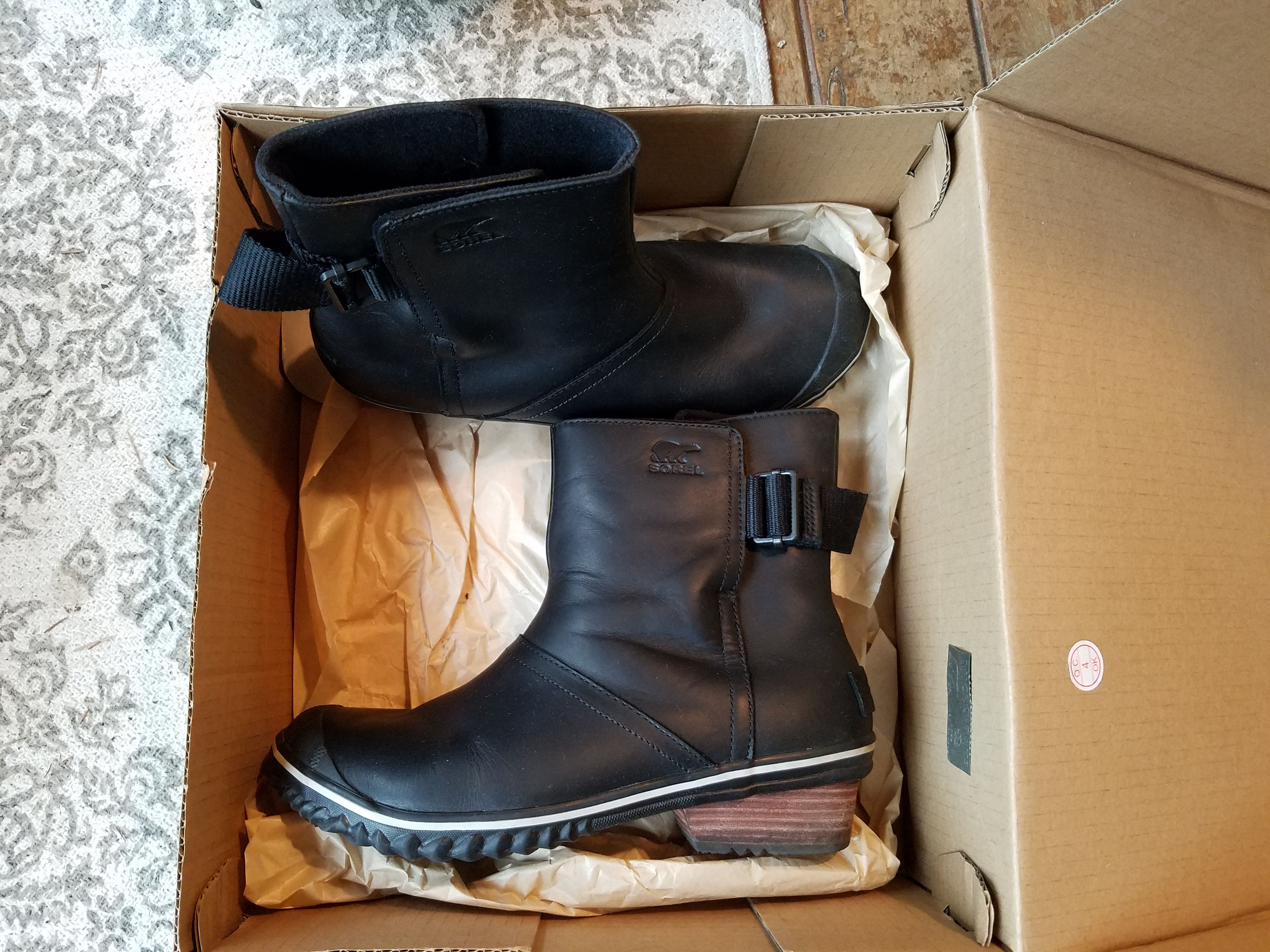 Women's size 8.5 black Sorel Slimboot Pull-On ankle boot