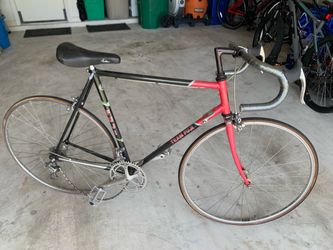Team Fuji Vintage Road Bike, Needs Tires