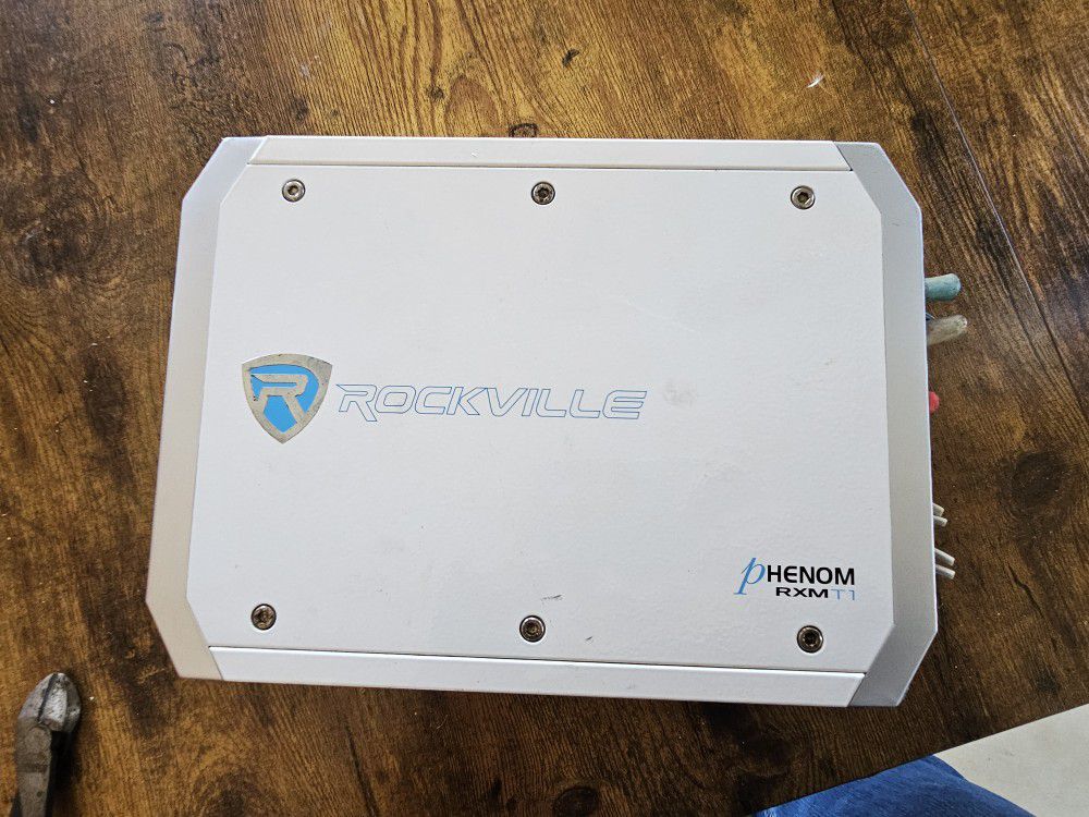 Rockville Amp With 2 Speakers