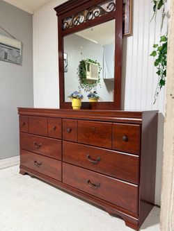 Dresser, Cajonera