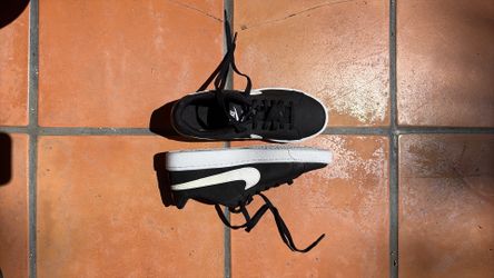 NIKE Court Royale NEW Size 7