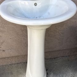 Bathroom Pedestal Sinks 