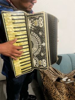 Vintage Special Chiusaroli 120-Bass piano accordion handcrafted in Recanati, Italy.