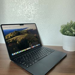 Apple MacBook Air (13-inch, M3, year 2024) Laptop