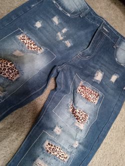 XL Leopard Cut Out Jeans