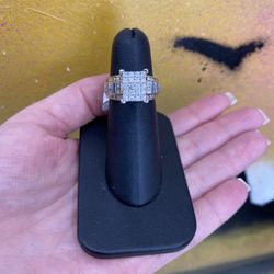 14k CLUSTER DIAMOND RING 