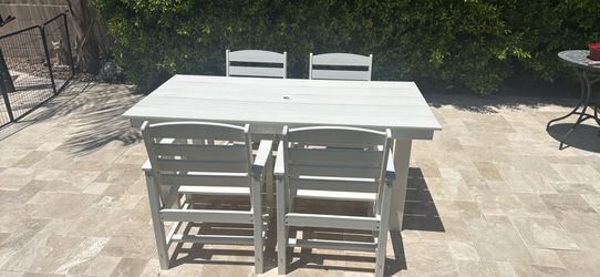 White 5-Piece Outdoor Dining set