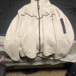White Nike Fleece Tech