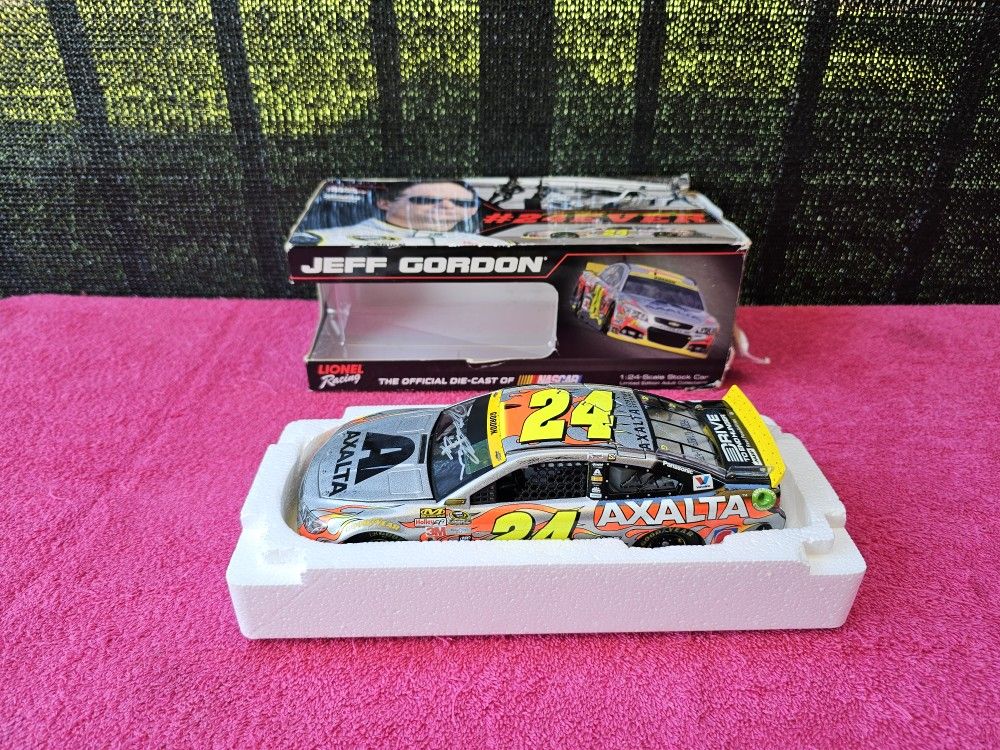 2015 Jeff Gordon #24 Store Exclusive Axalta Homestead Raced Version Autographed