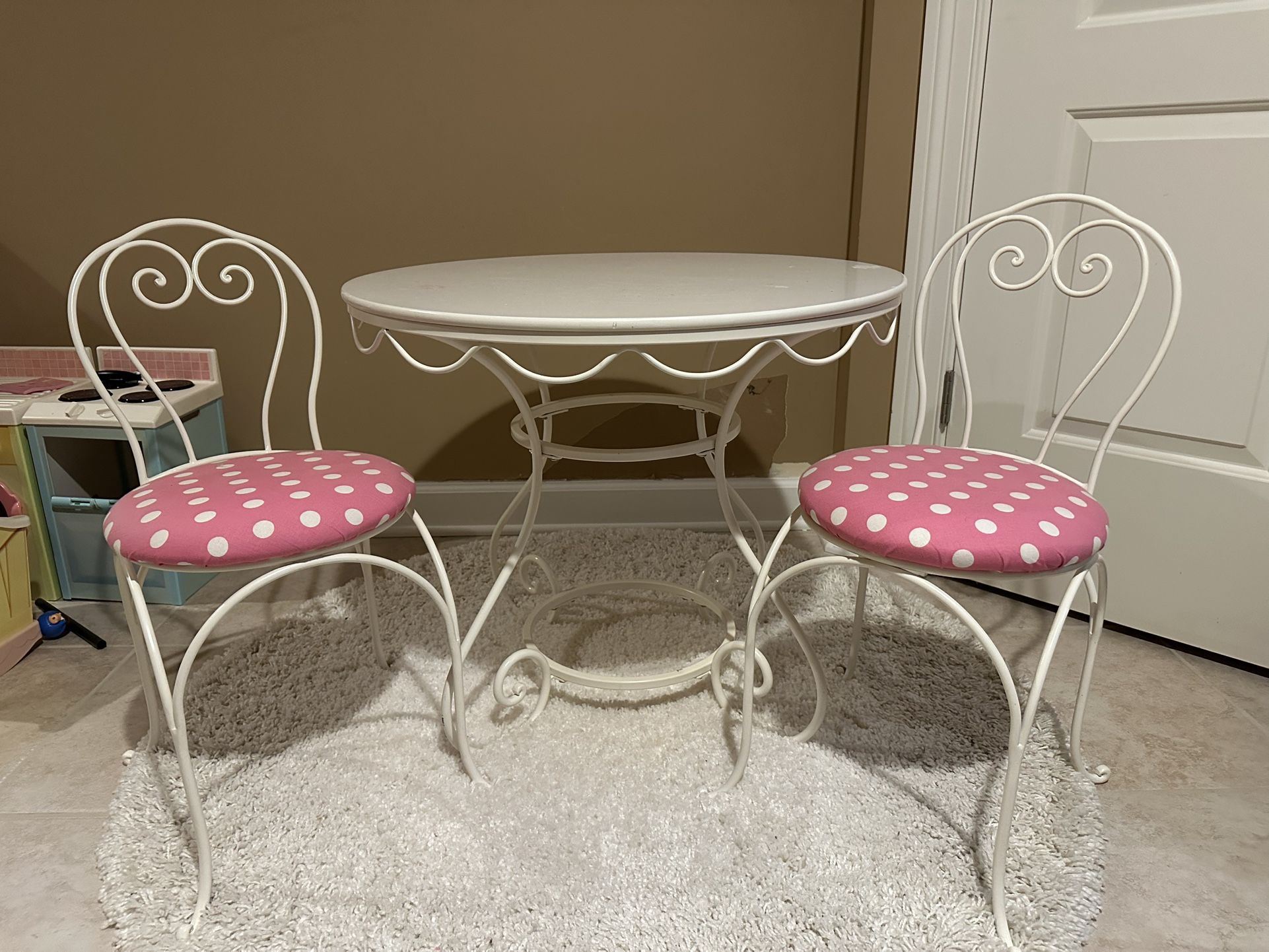 Child Size Pink And White Wrought Iron Table, Chairs & Rug