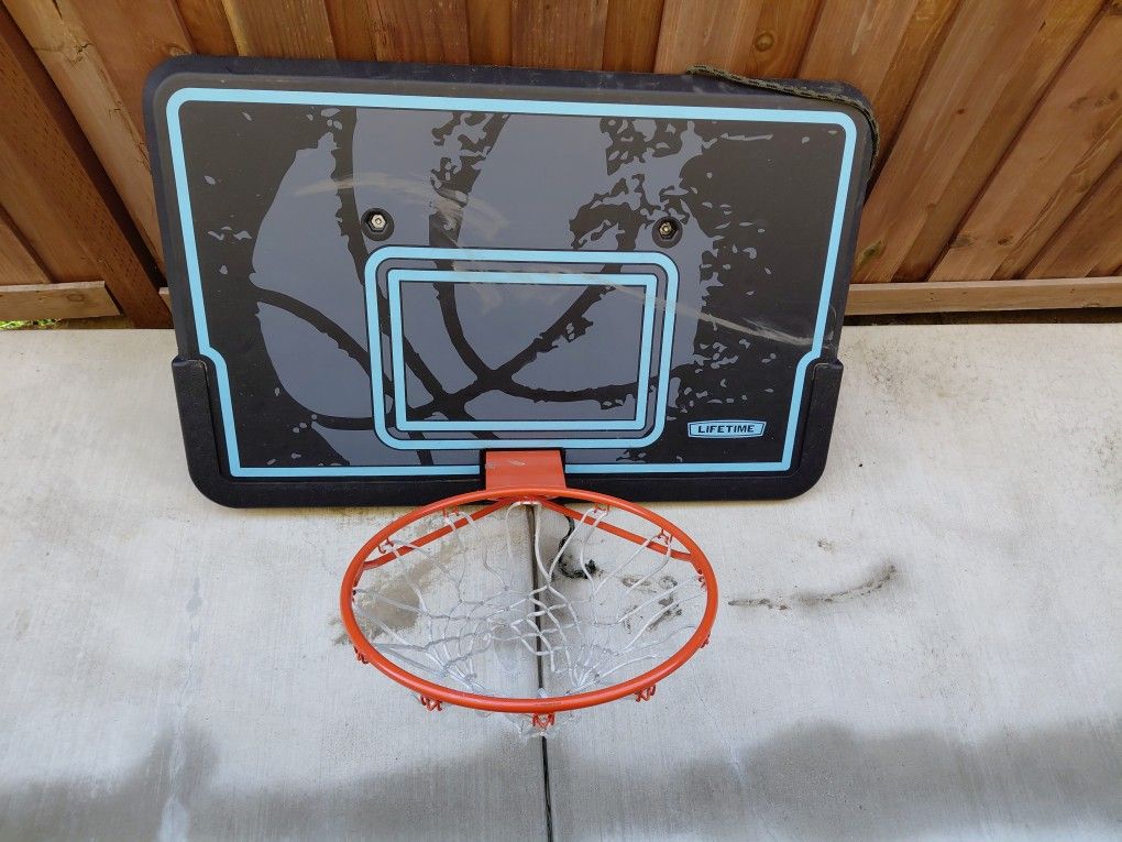 BASKETBALL BACKBOARD 