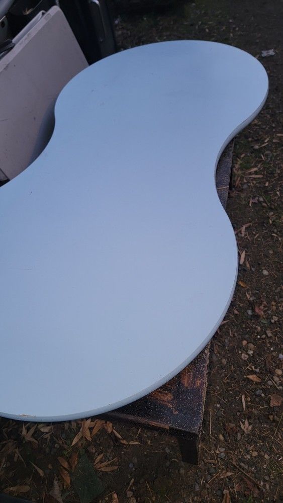 Light baby blue IKEA vika peanut shaped laminate desk coffee table
This is a cool discontinued IKEA style table desk.