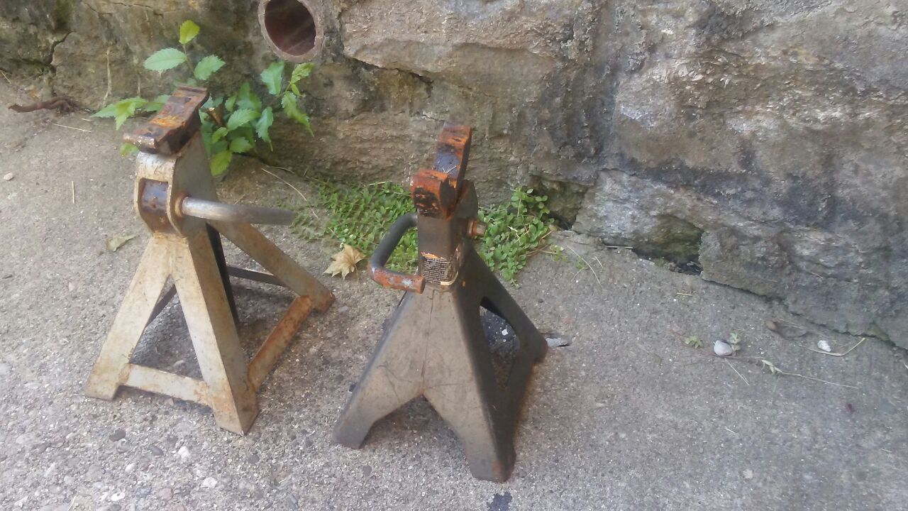 Jack stands