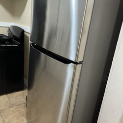 LG Refrigerator W/ Top Freezer