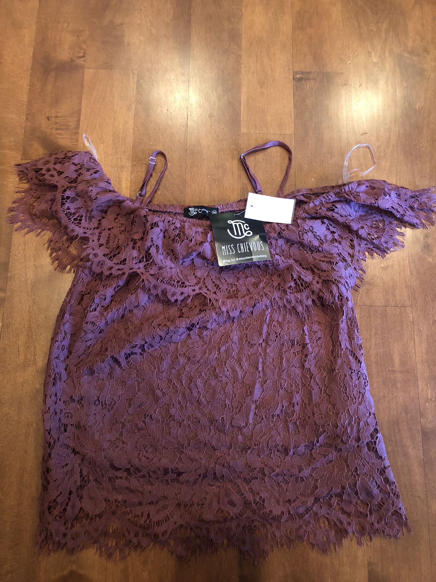 Woman’s Cute Lace Dressy Top Never Worn Shipping Available