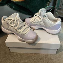 Nike Air Jordan 11 Retro Low sneakers in the 'Pure Violet' colorway