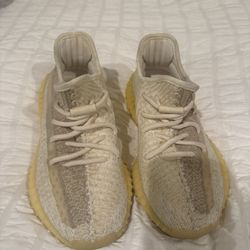 Yeezy 350 Men’s 4/ Womens 