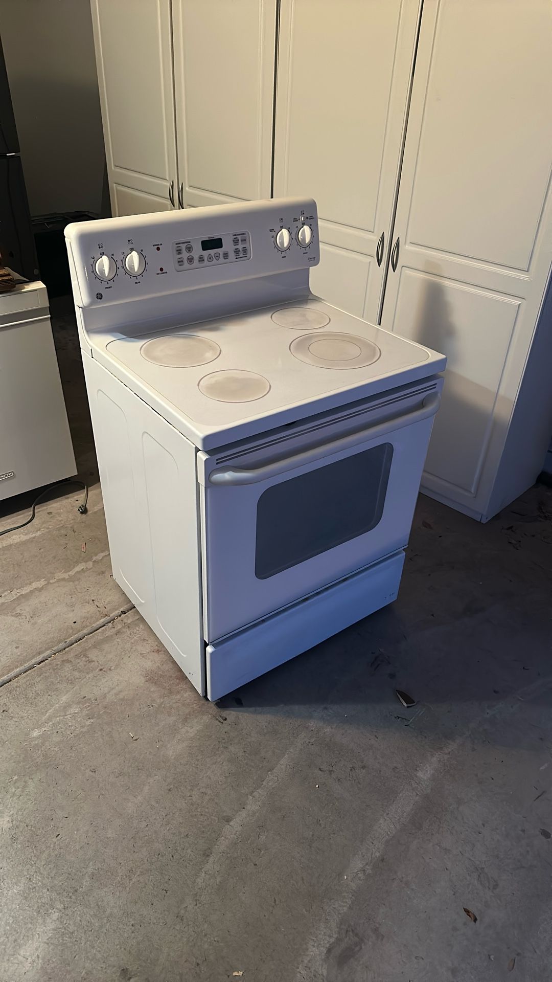 Range GE- (Oven/Stovetop)
