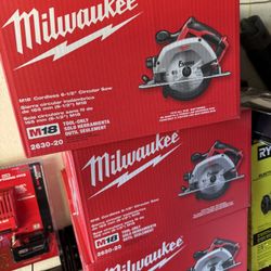 Milwaukee 18V Lithium-Ion Cordless 6-1/2 in. Circular Saw (Tool-Only)