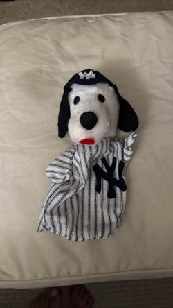 Vintage 1980s New York Yankees Snoopy Plush Hand Puppet