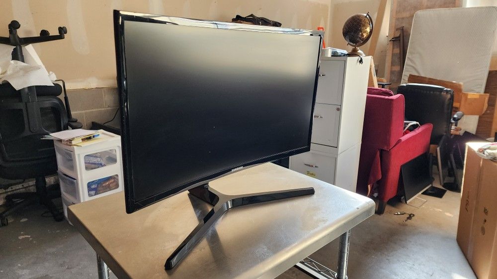 24 Inch Samsung Curved Monitor