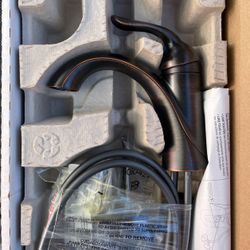 Delta Single Handle Faucet With Pop Up 1 Or 3 Hole Mount— New!!