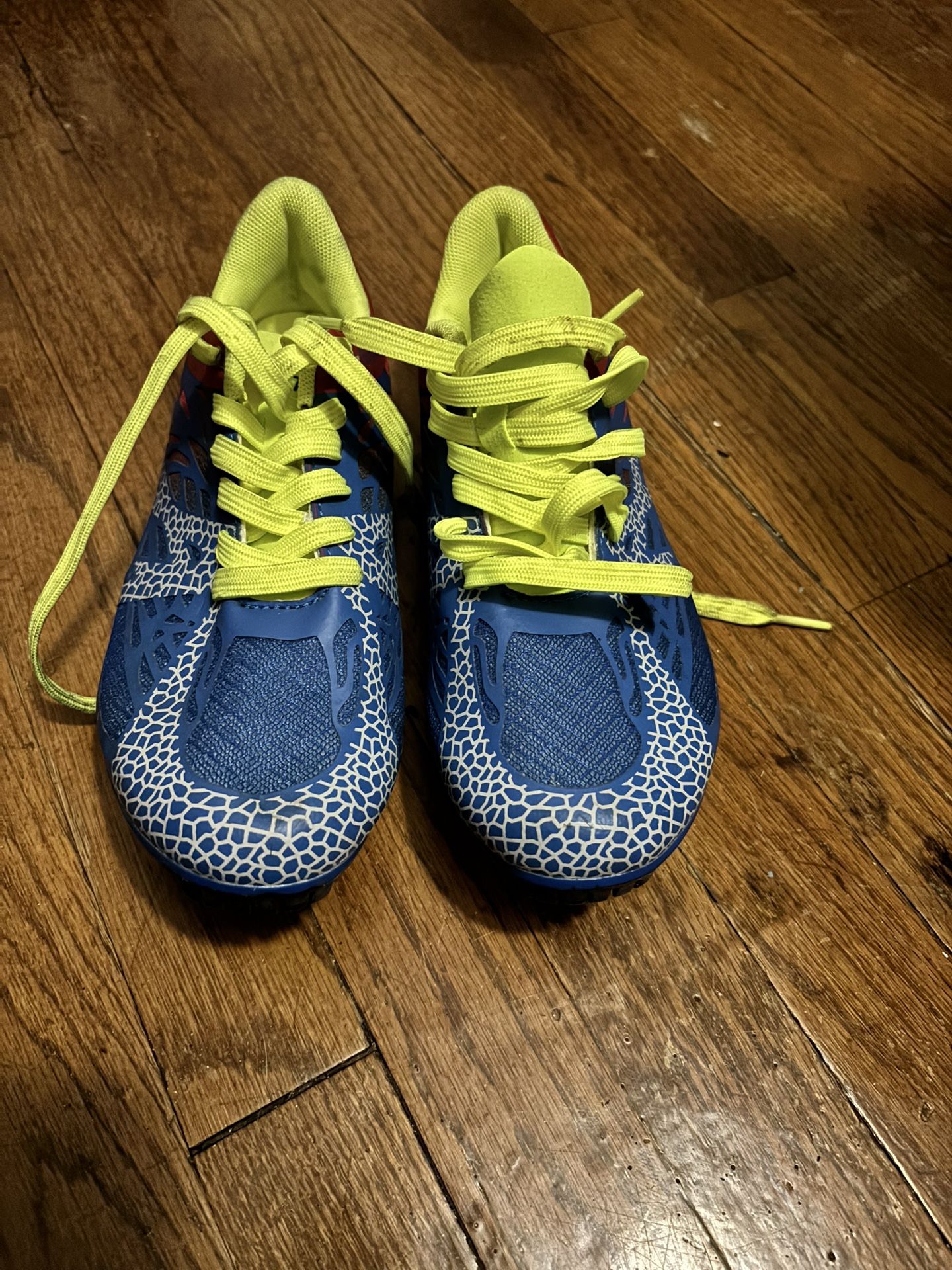 Kids Track Spikes Size 3
