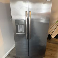 Frigidaire Stainless steel refrigerator***Great Condition/No Ice & Water***