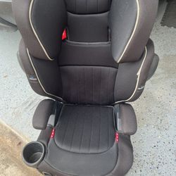 Graco car seat (1). It no with security belt.