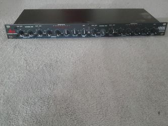 dbx 166XL Professional Compressors/Limiter Gate , a 2 Channel rack mount audio processor 90-110 OBO