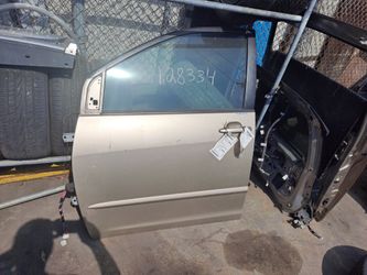 04-09 Sienna Driver Door
