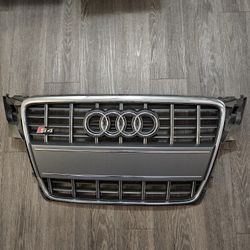 Audi S4 2012 Parts Lot Grille Emblem