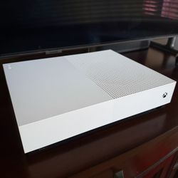 Xbox One S Digital + Other Games