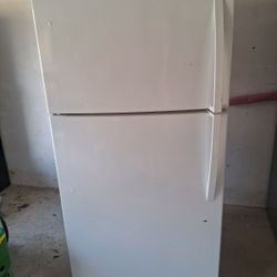 Kenmore Apt size Refrigerator 