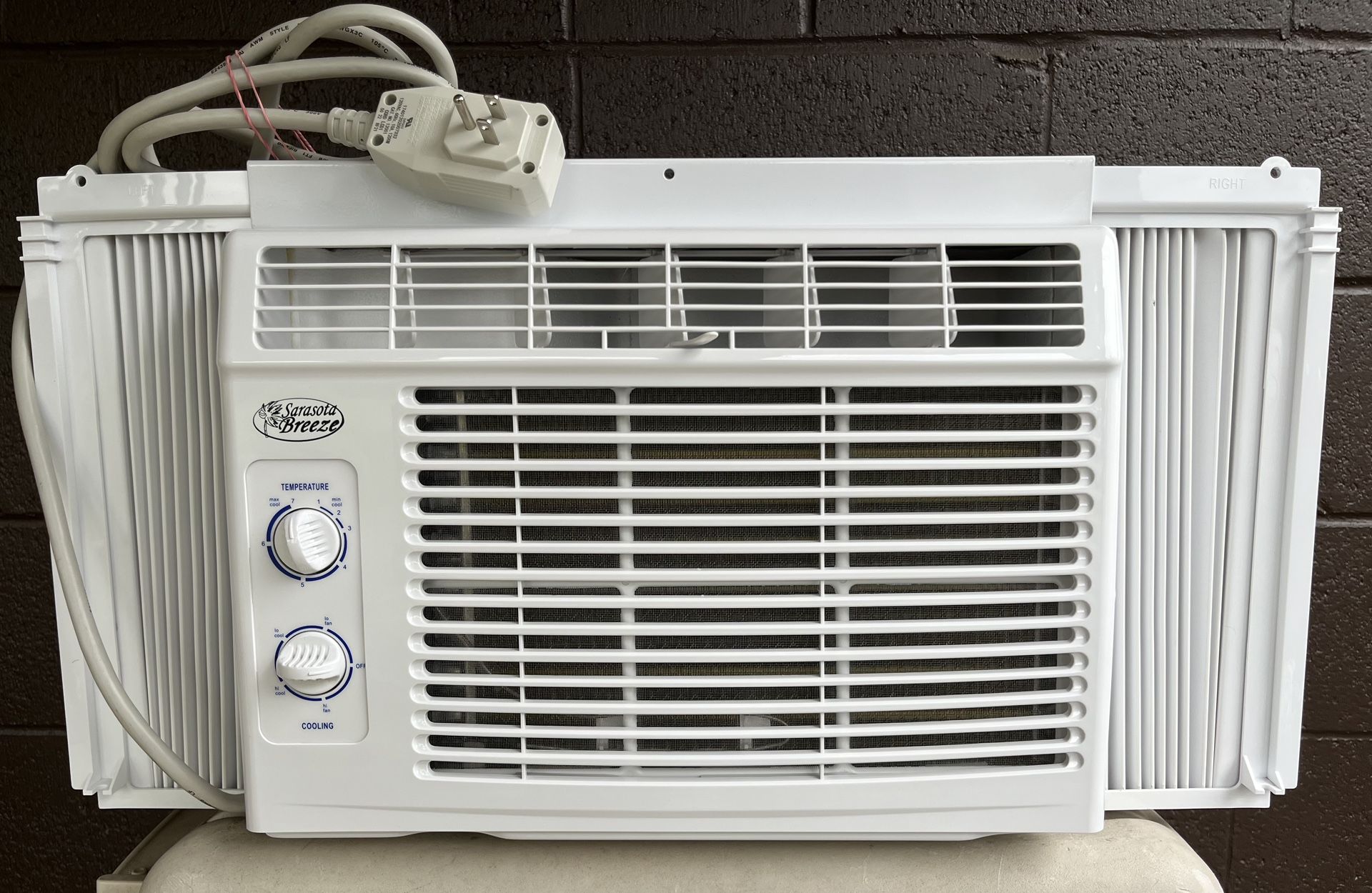 Sarasota Breeze 5000 BTU Air Conditioner. Excellent Running, Clean, Economical Unit. It’s In Like New Condition.