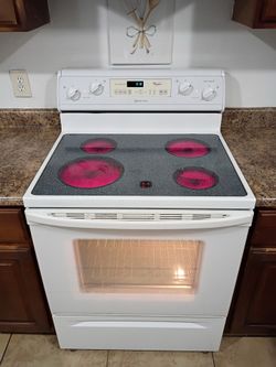 Whirlpool, White Electric Stove. Self Clean Oven