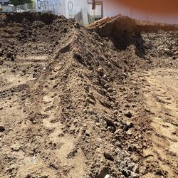Free Fill Dirt And FREe Delivery , 